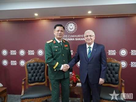 Defense leader pays courtesy call on Turkish Defense Minister